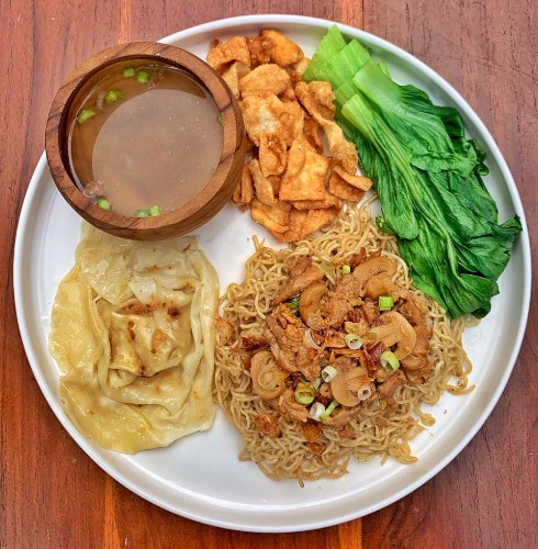 Mie Ayam Jamur (Mushroom Chicken Noodles)