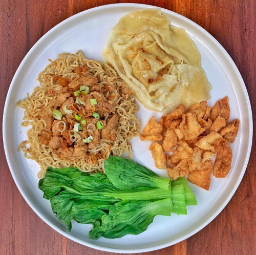 Mie Vegetarian Spesial (Special Vegetarian Noodles)