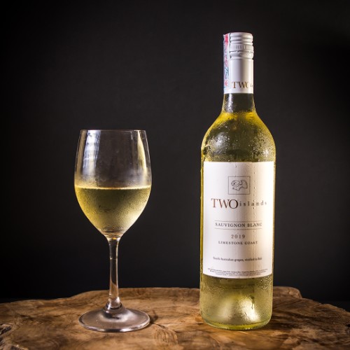 Two Island Sauvignon blanc (AUS) by : Bottle