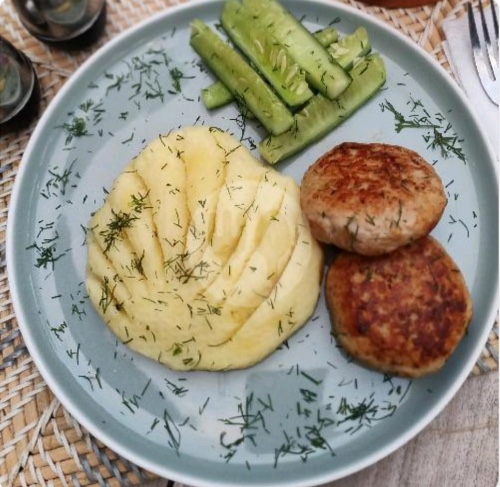 Meat cuttlet mashed potato