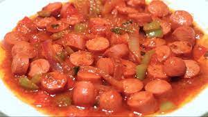 Weenie en salsa de tomate