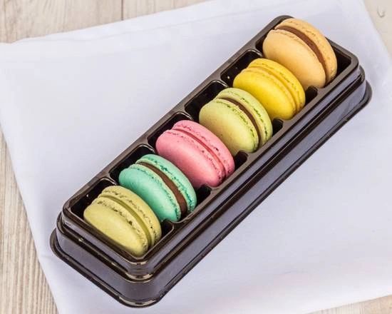 6 Macarons assorted flavors