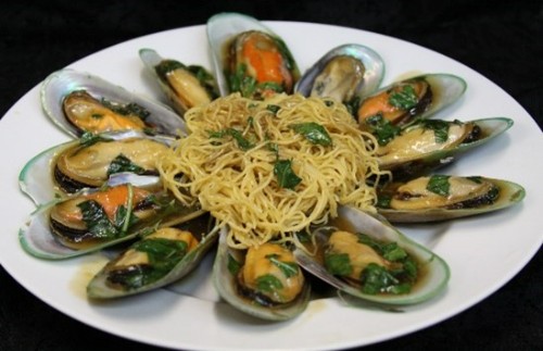110. Mussels with Basil Ginger Sauce