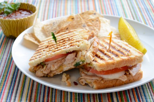 Sandwich de Pollo y Verduras Frescas