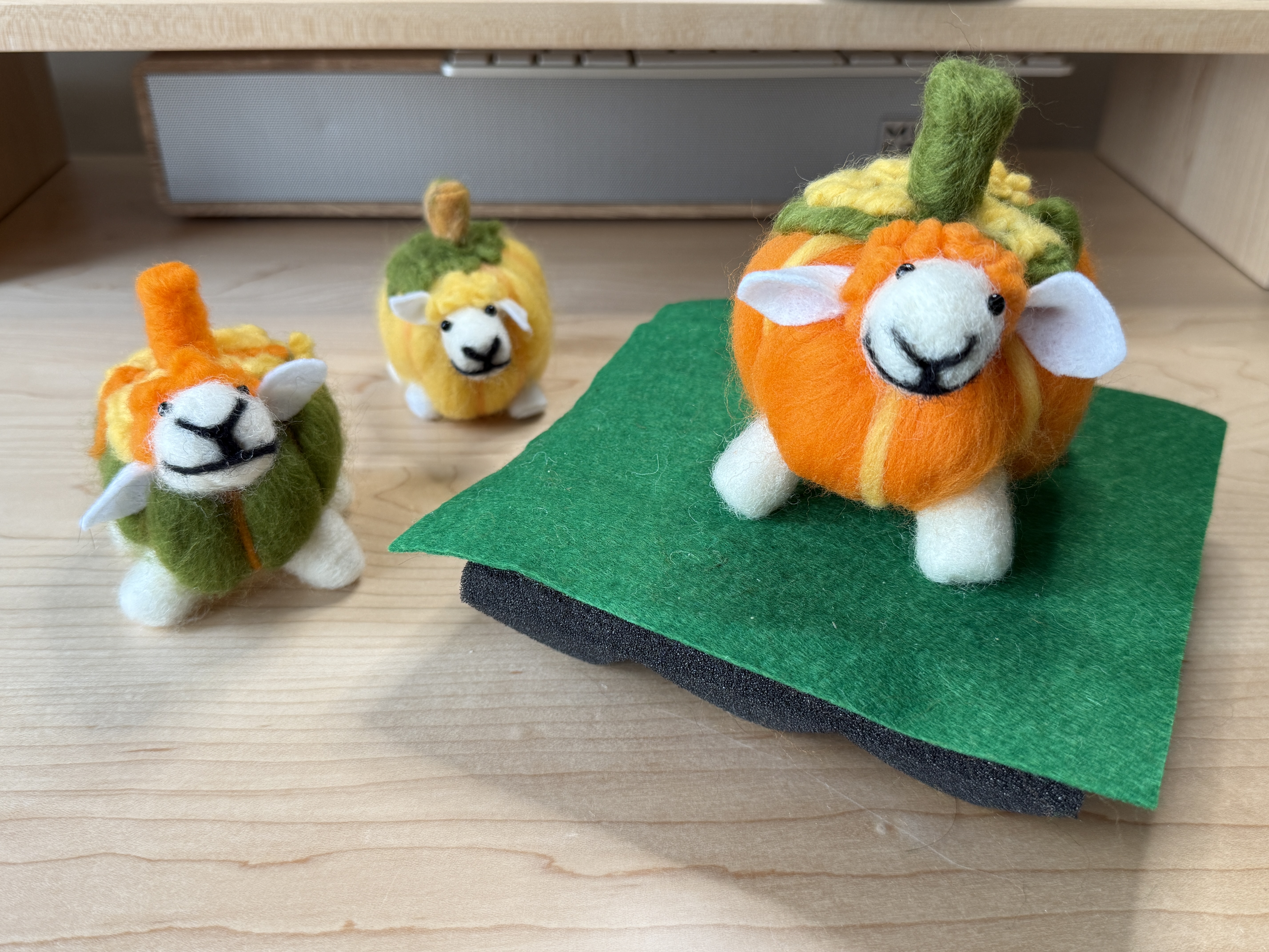 Needle Felted Pumpkin Sheep Craft Kit (Orange+Green)